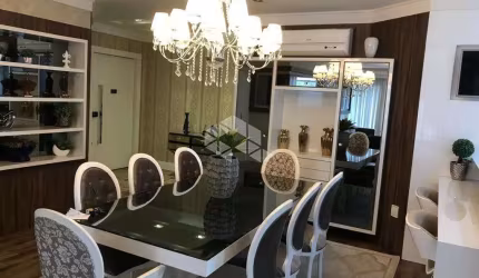 Apartamento 03 quartos/dormitórios, 02 vagas  na Meia Praia, apenas 200m do mar