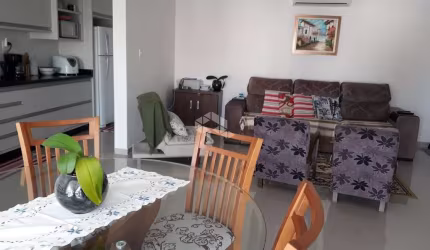 Apartamento mobiliado no Morretes 600m do mar, com dois dormitórios sendo 1 suíte