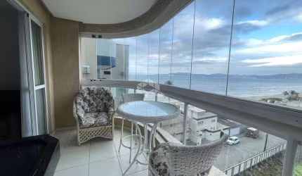 Apartamento com ampla vista mar em Meia Praia, Itapema.