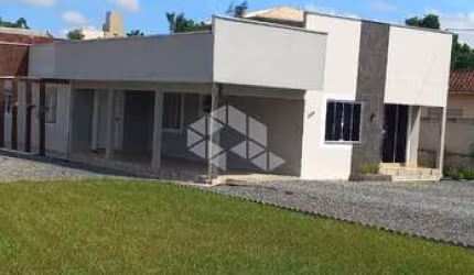 Casa a venda em São João Batista com 3 dormitórios sendo 1 suíte, com 3 vagas de garagem