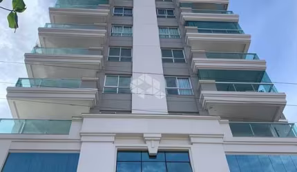Apartamento novo a venda Meia Praia