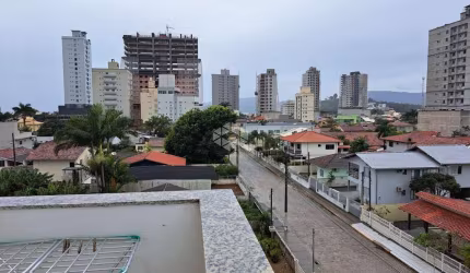 Apartamento 300 metros do mar, Porto belo, mobiliado com dois dormitórios sendo 1 suíte e duas vagas de garagem