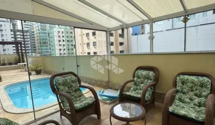 Apartamento diferenciado com 1 suíte e 1 dormitório.
