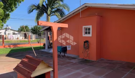 Residência de esquina no bairro Lago Azul - EV