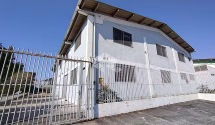 Amplo prédio comercial/industrial
