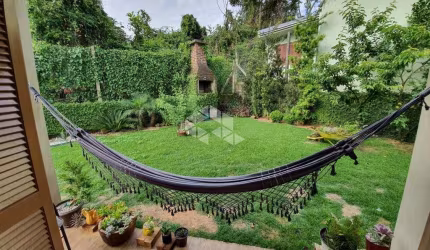 Residência plana com 2 dormitórios (1 suíte)