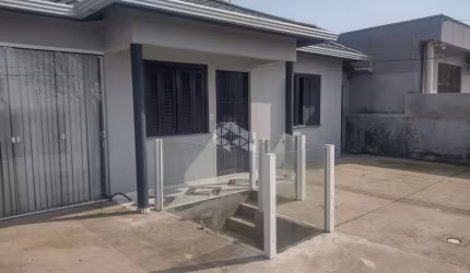 CASA ESTANCIA VELHA COM 3 DORMITÓRIOS E PISCINA