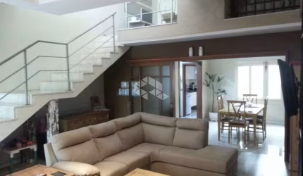 Excelente casa estilo sobrado no Morro do Espelho em São Leopoldo-RS