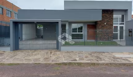 Casa térrea com 192m² de área construída 2 dormitórios sendo 1 suíte, escritório no bairro Lira em Estância Velha-RS, aceita financiamento bancário.
