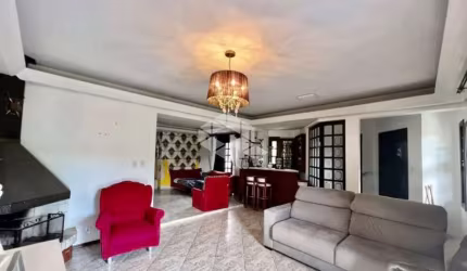 Excelente casa à venda em condomínio no Bairro Petrópolis em Novo Hamburgo. 04 dormitórios/quartos, sendo 01 suíte ampla com banheira, closet e