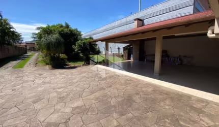 Casa 4 dormitorios, 292m² área privativa, Terreno com 16x70m²