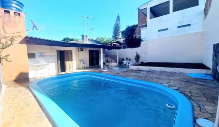 Casa com 3 dormitórios, 3 vagas de garagem, sala,, varanda co churrasqueira, piscina em  Estância Velha, Aceita Fianciamento Bancário!