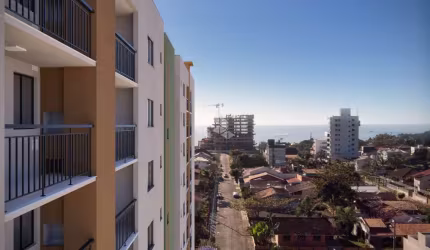 Apartamento localizado apenas 450 metros da praia no bairro Itacolomi em Balneário Piçarras -SC.