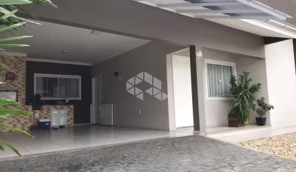 Casa 1 suíte + 2 quartos/dormitórios no bairro Vila Lalau em Jaraguá do Sul, SC