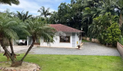 CASA A VEDA NO BAIRRO PARQUE MALWEE EM JARAGUA DO SUL