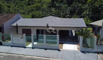 Casa 1 suíte + 2 quartos/dormitórios no Centro de Guaramirim SC