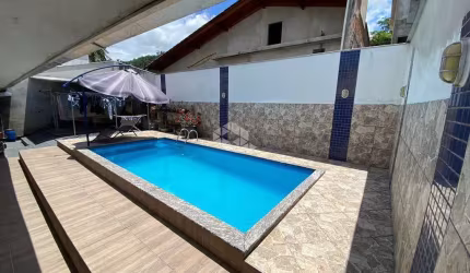 Casa 4 dormitórios no bairro Jaraguá 99 em Jaraguá do Sul, SC