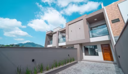 Casa Geminada 2 suítes no bairro Três Rios do Sul em Jaraguá do Sul, SC