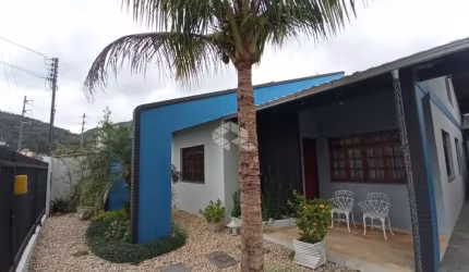 Casa com piscina 1 suíte + 2 quartos/dormitórios no bairro Barra do Rio Cerro em Jaraguá do Sul SC