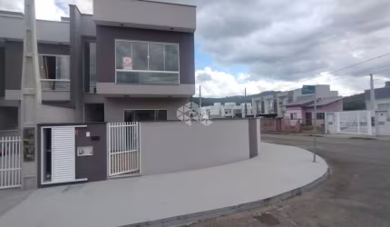 Casa Geminada Duplex suíte + 2 quartos/dormitórios no bairro Três Rios do Sul em Jaraguá do Sul