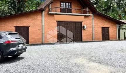 Galpão Exclusivo  - 348m² de Área Construída em 934m² de Terreno