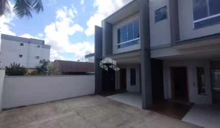 Geminado duplex suíte + 2 quartos no bairro Água Verde em Jaraguá do Sul, SC