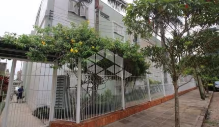 2 dormitórios suíte 1 garagem  Shopping Praia de Belas