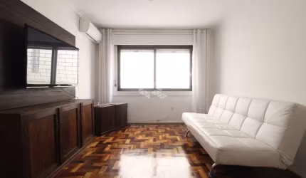 Apartamento  2 dormitórios com lareira no Menino Deus