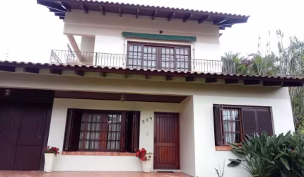 CASA 4 DORMITÓRIOS A 100 METROS DA ORLA DO GUAIBA