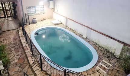 Casa, 4 dormitórios entre os bairros Azenha e Menino Deus