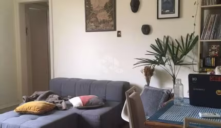 Apartamento a venda de 2 dormitórios no bairro Floresta