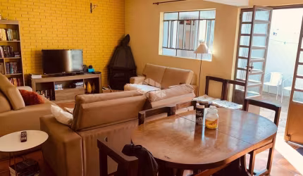 Casa  à venda com 4 dormitórios no bairro Glória
