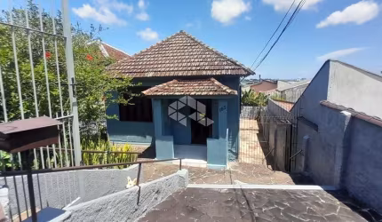 Casa com 3 Quartos e 2 banheiros à Venda