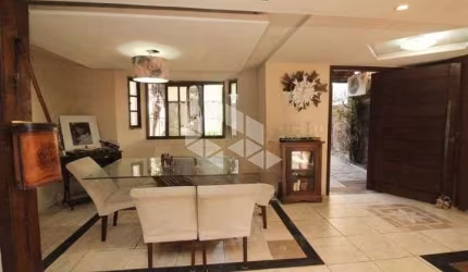 Casa com 4 dormitórios com 5 vagas