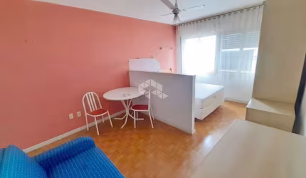 JK Bairro Bom Fim, todo mobiliado, localização privilegiada e prédio reformado.