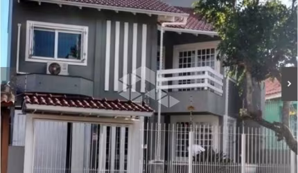 Casa com 3 Quartos e 2 banheiros à Venda