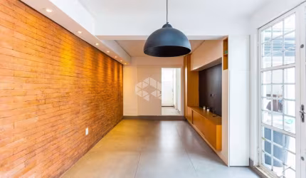 Otima casa em rua residencial reformada