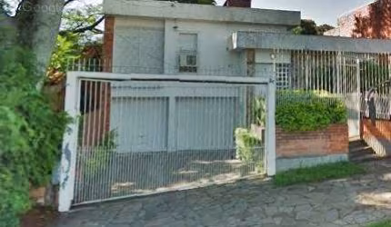 CASA 3 DORMITÓRIOS, SUÍTE, 4 VAGAS, COM PISCINA MENINO DEUS