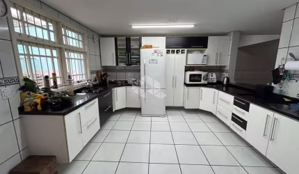 Casa com 356m2, na Zona Sul.