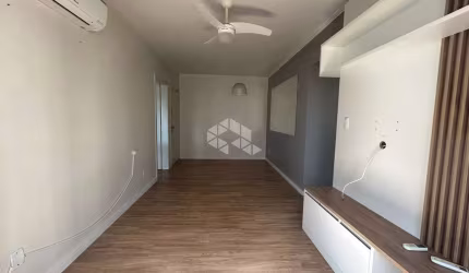Apartamento de 2 dormitórios com uma vaga para carro.
