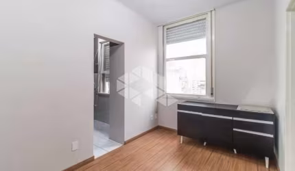 Apartamento no Centro Histórico, reformado, último andar