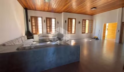 Apartamento Cobertura, ultimo andar, com 4 (quatro) dormitórios, 4 banheiros, vaga disponível, no Bairro Cidade Baixa, em Porto Alegre/RS