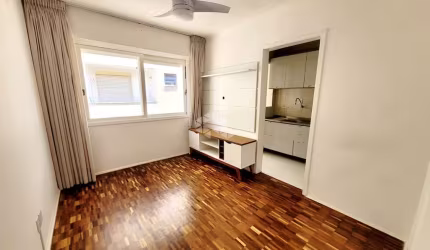 Reformado e semi mobiliado  apartamento de 01 dormitório.