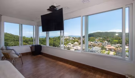 CASA EM CONDOMINIO EM SANTO ANTONIO DE LISBOA