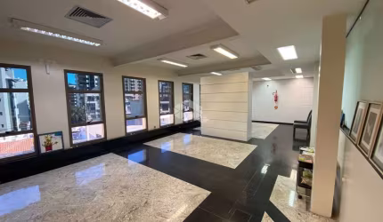 Casa Comercial à venda no Bairro Agronômica
