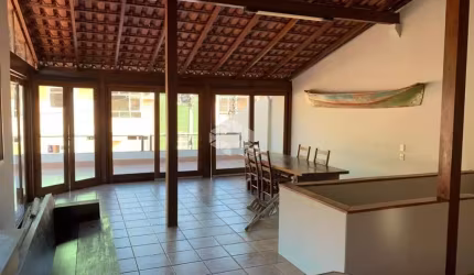 Casa à Venda em Florianópolis com 5 dormitórios e Escritura Pública