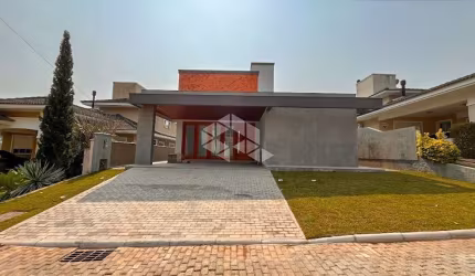 Casa a venda em Condomínio Fechado em Cachoeira do Bom Jesus, com 4 suítes