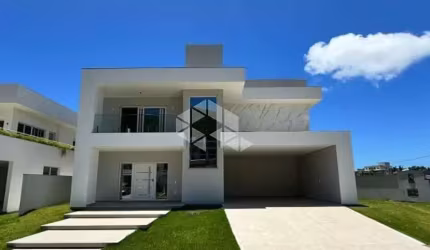 Casa de Alto Padrão em Condomínio Fechado na praia dos Ingleses com 400 m², 4 quartos e 3 suítes