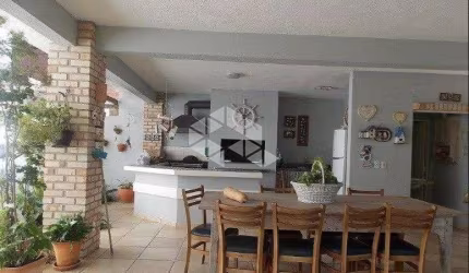 Casa à venda em Canasvieiras com maravilhoso jardim