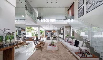 CASA À  VENDA EM JURERÊ,  CONDOMINIO FECHADO